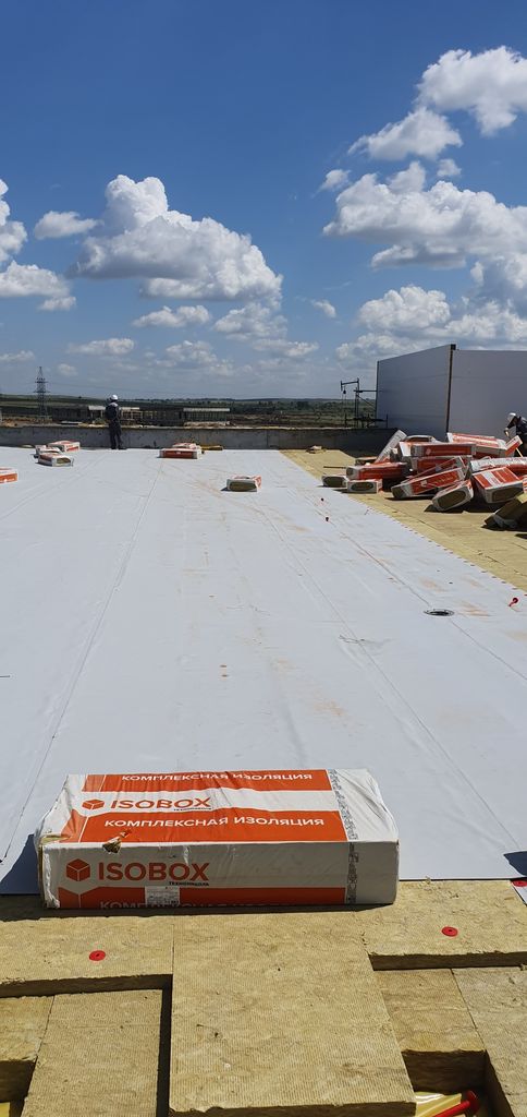 Монтаж ПВХ мембраны кровли «Транспортно-логистический комплекс – Оптово-распределительный центр»