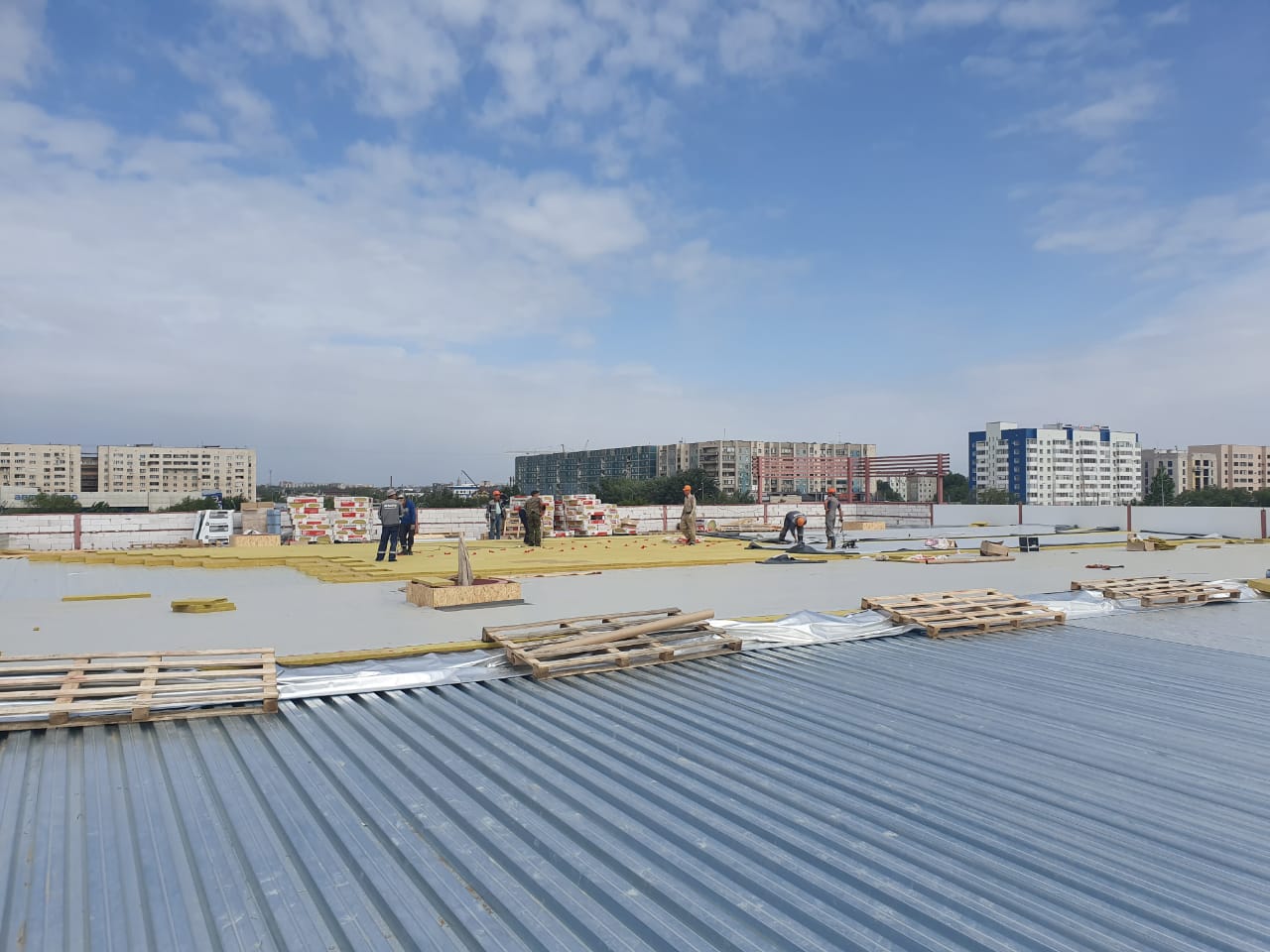 Монтаж ПВХ мембраны кровли Планета электроники