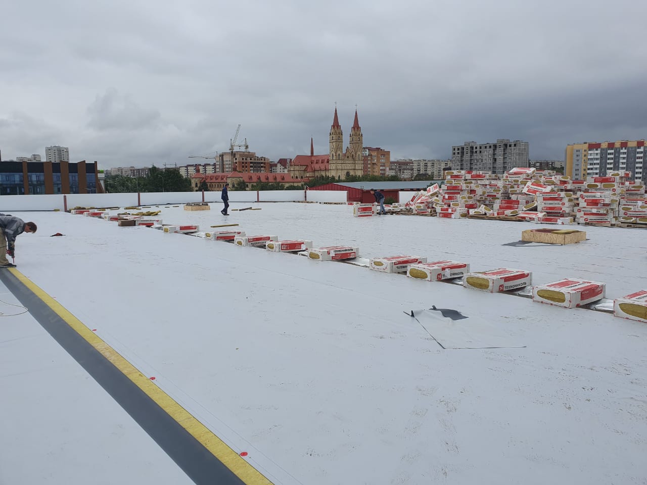 Монтаж ПВХ мембраны кровли Планета электроники