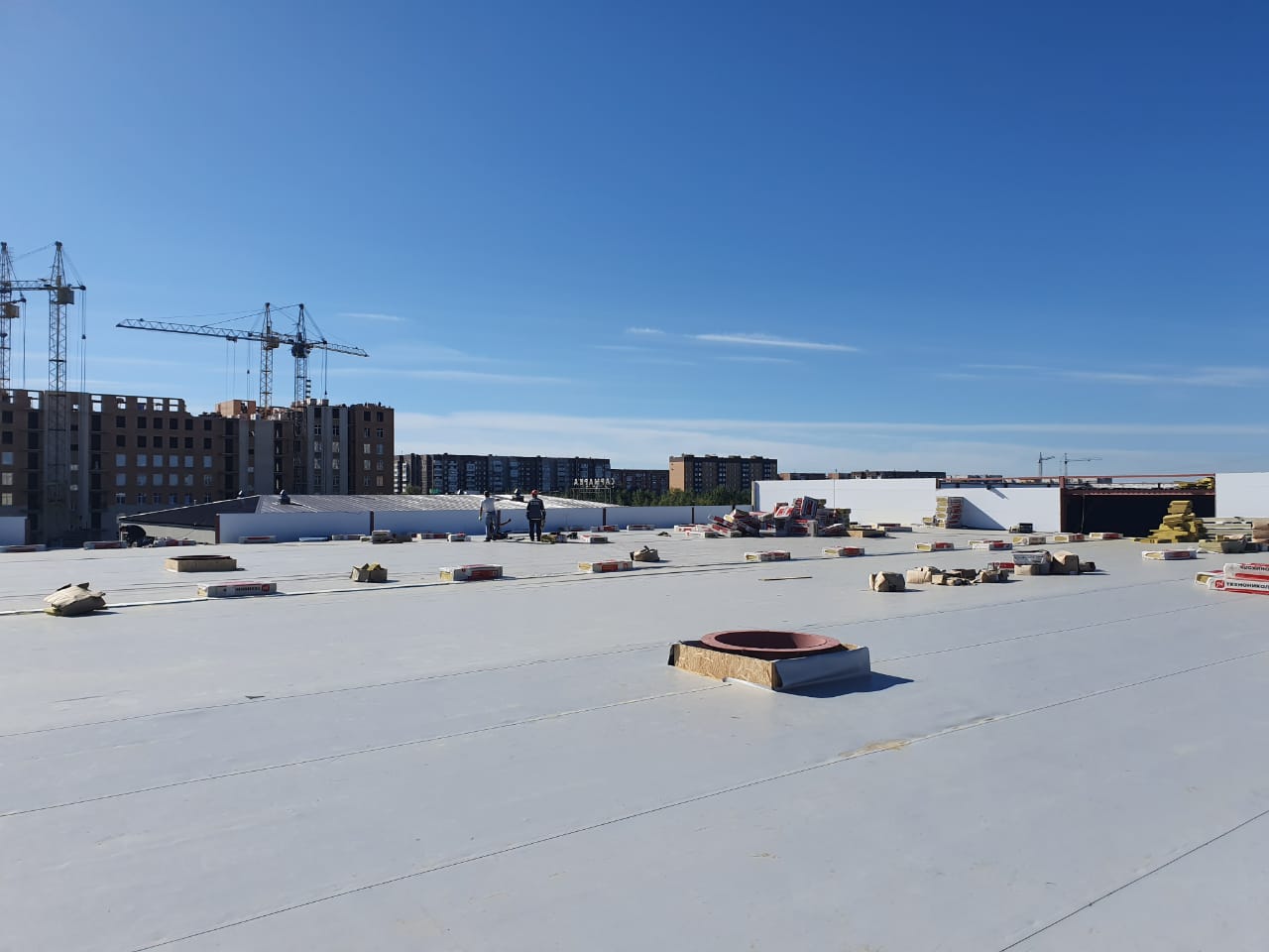 Монтаж ПВХ мембраны кровли Планета электроники