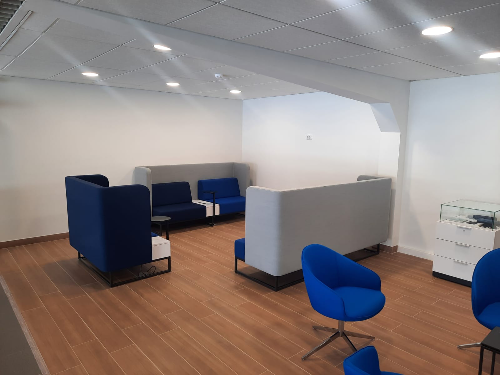 Ремонтно монтажные работы в здании Автосалона «Автомир-Центр»