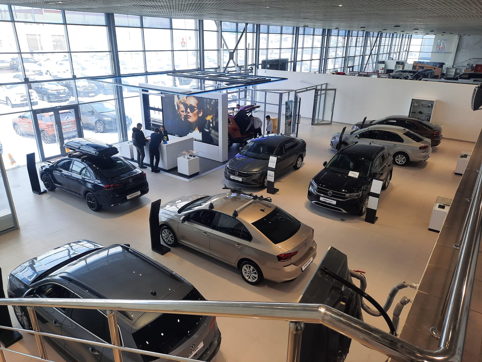 Ремонтно монтажные работы в здании Автосалона «Автомир-Центр»